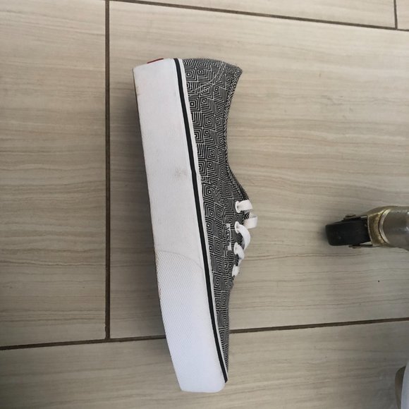 New lace up Vans - Picture 2 of 5